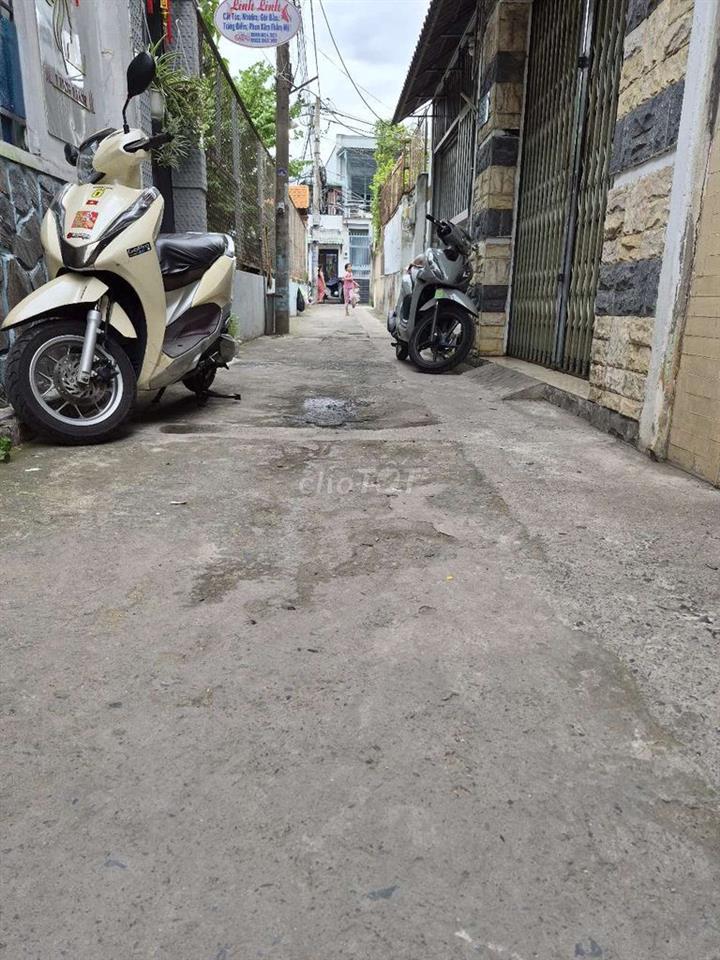 gần chợ bình triệu 