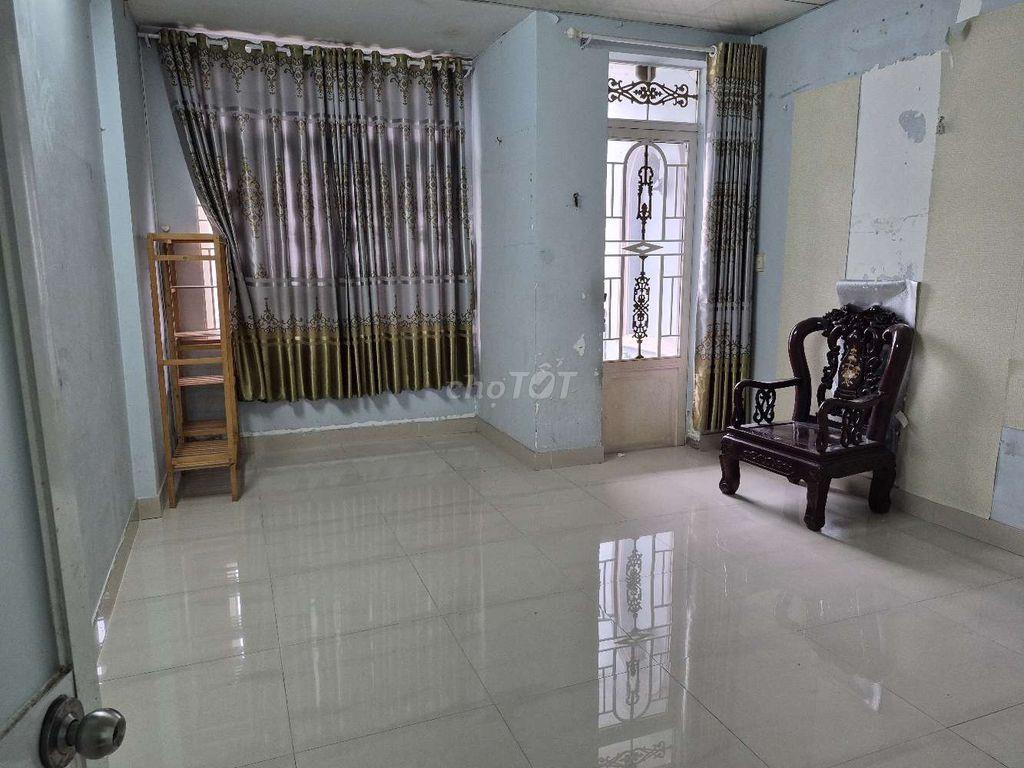 gần chợ bình triệu 
