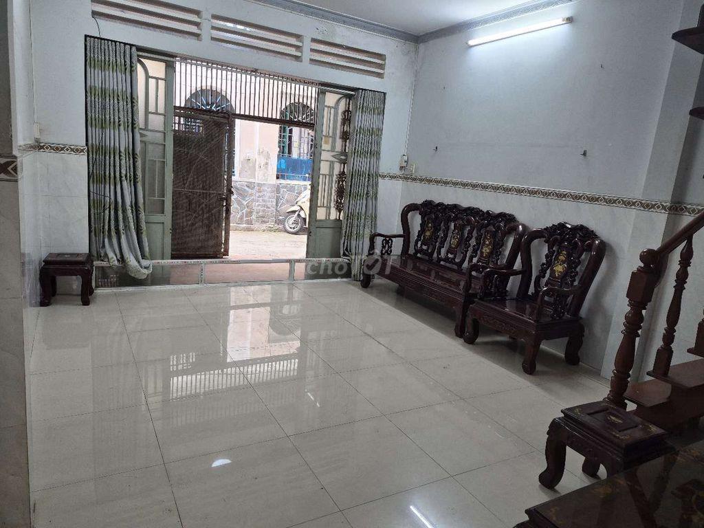 gần chợ bình triệu 