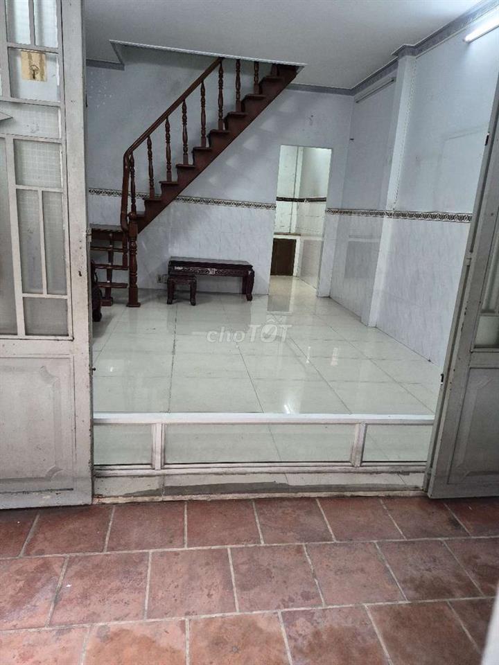 gần chợ bình triệu 