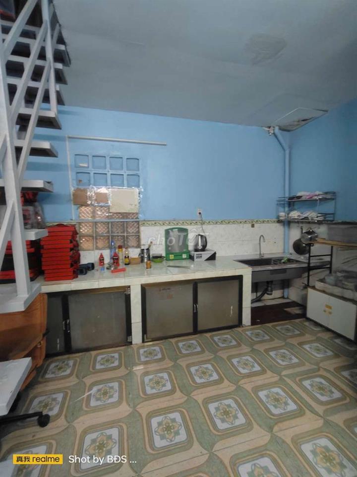 nhà rộng sân xe hơi 