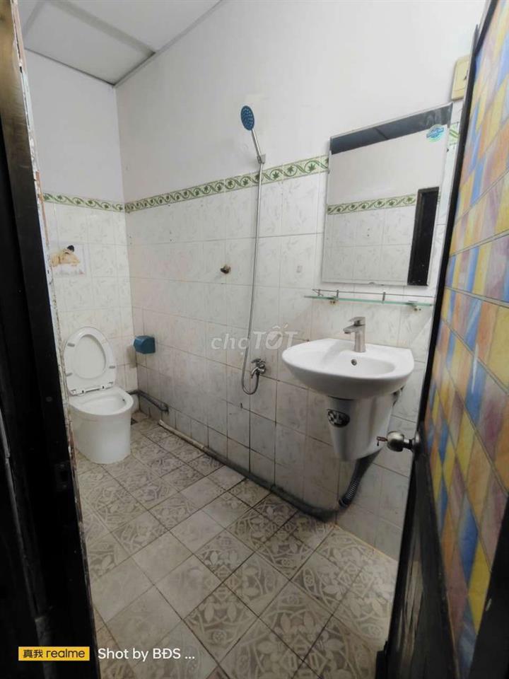 nhà rộng sân xe hơi 
