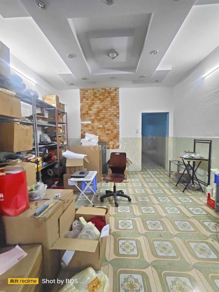nhà rộng sân xe hơi 