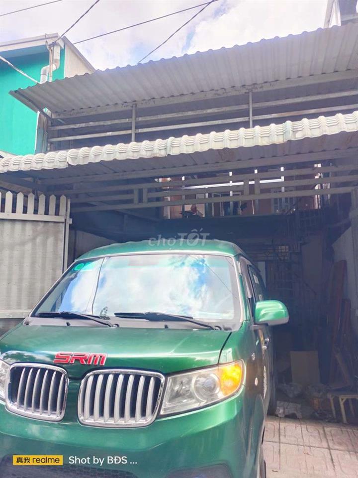 nhà rộng sân xe hơi 