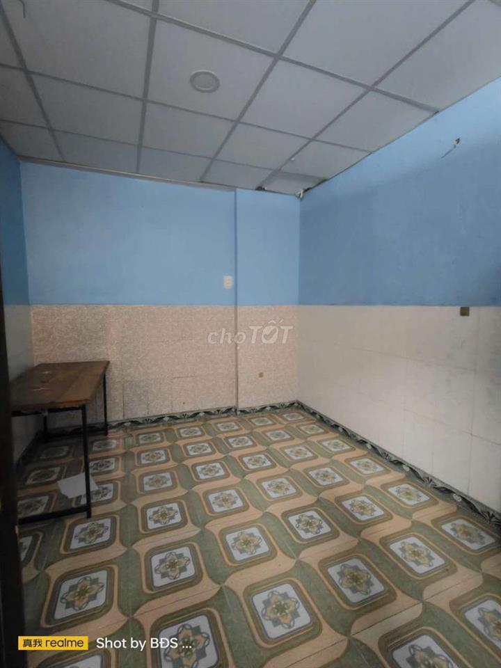 nhà rộng sân xe hơi 