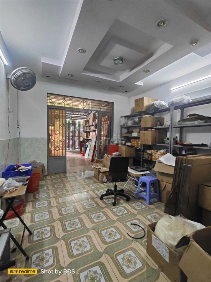 nhà rộng sân xe hơi 