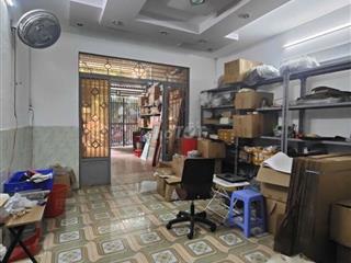 nhà rộng sân xe hơi 