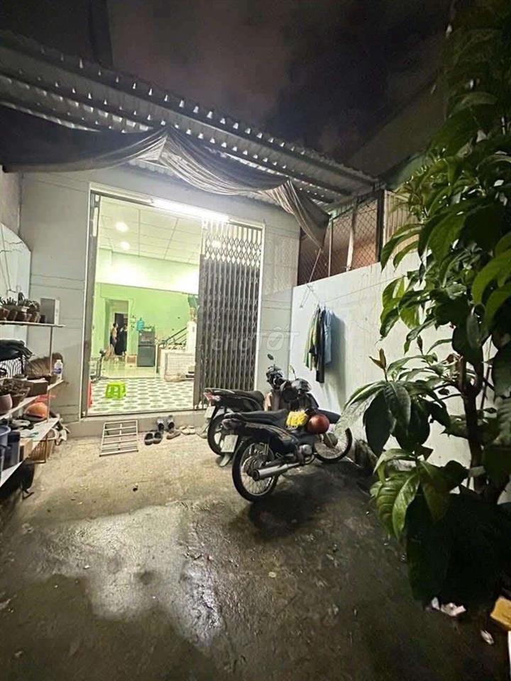 nhà đeo 