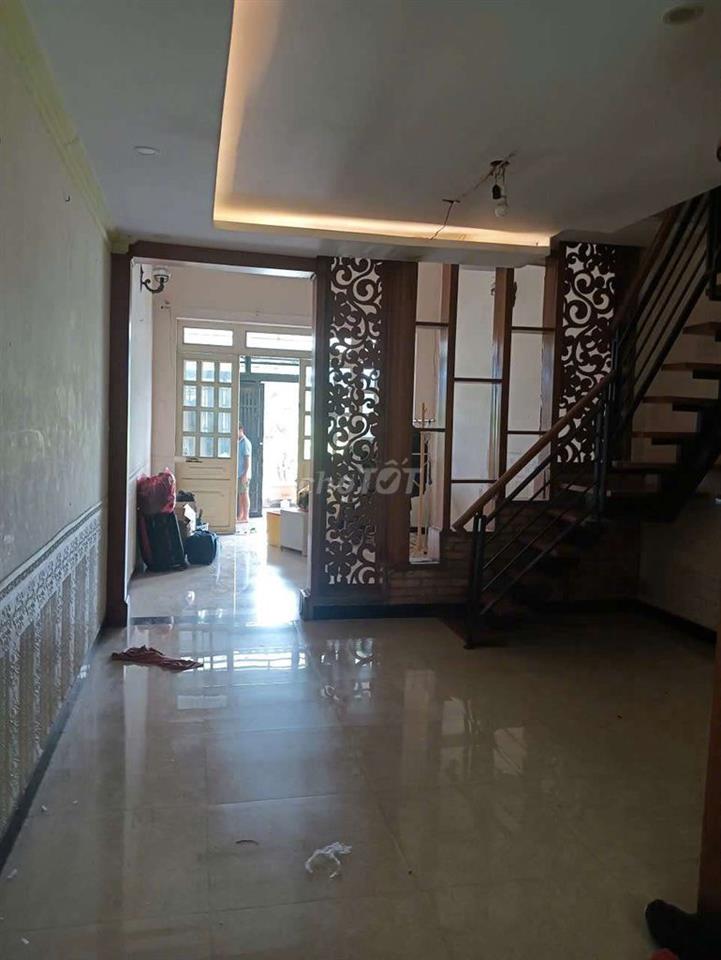 chủ sơn lại giao nhà 