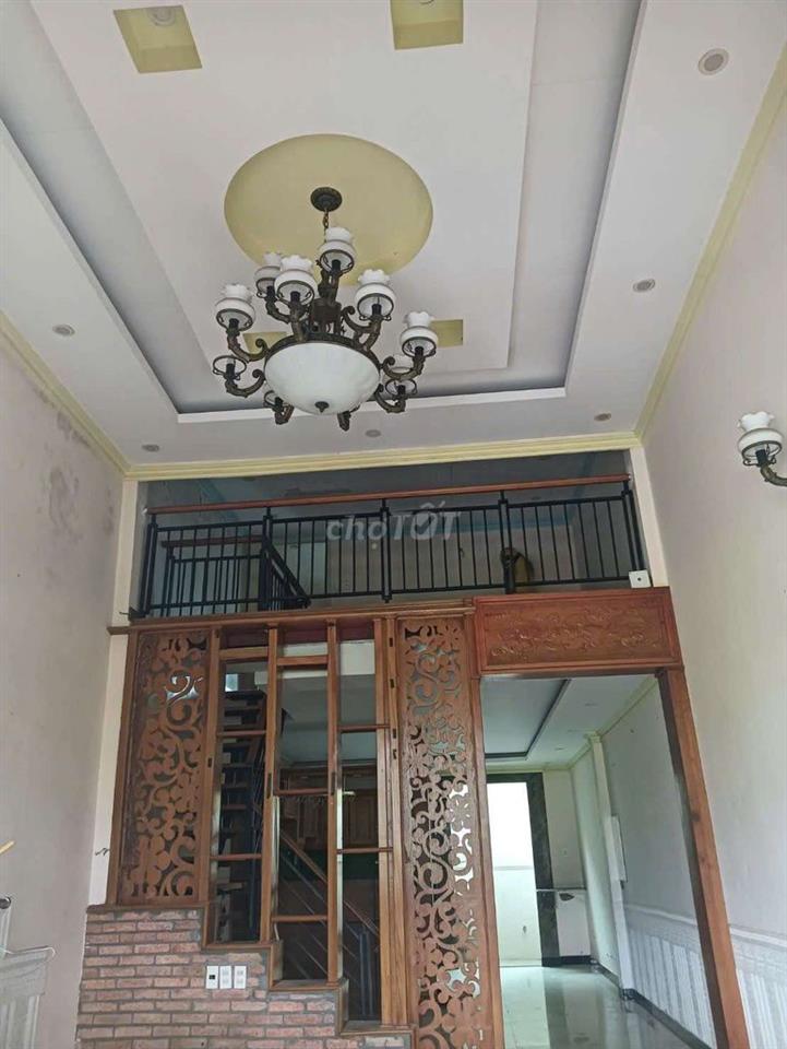 chủ sơn lại giao nhà 