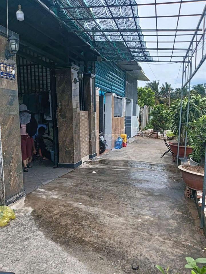 chủ sơn lại giao nhà 