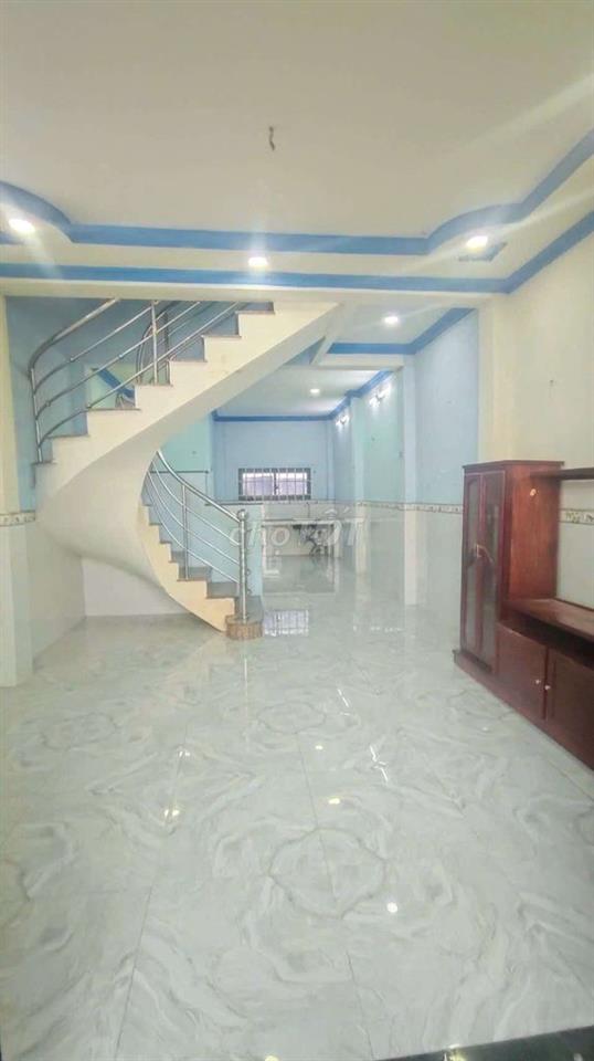 chủ sơn lại giao nhà 