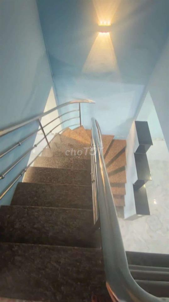 chủ sơn lại giao nhà 