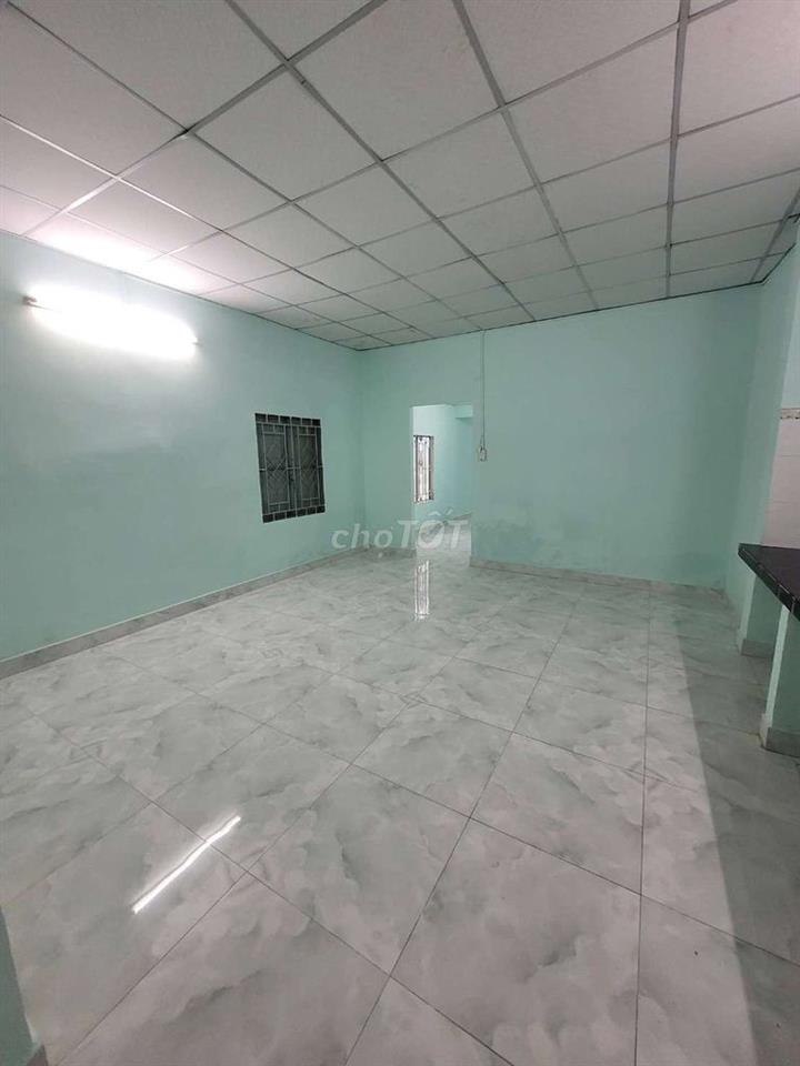nhà mặt tiền đường xe tải 