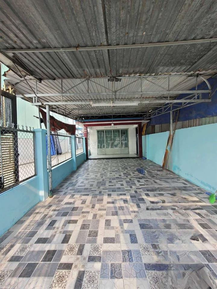 nhà mặt tiền đường xe tải 