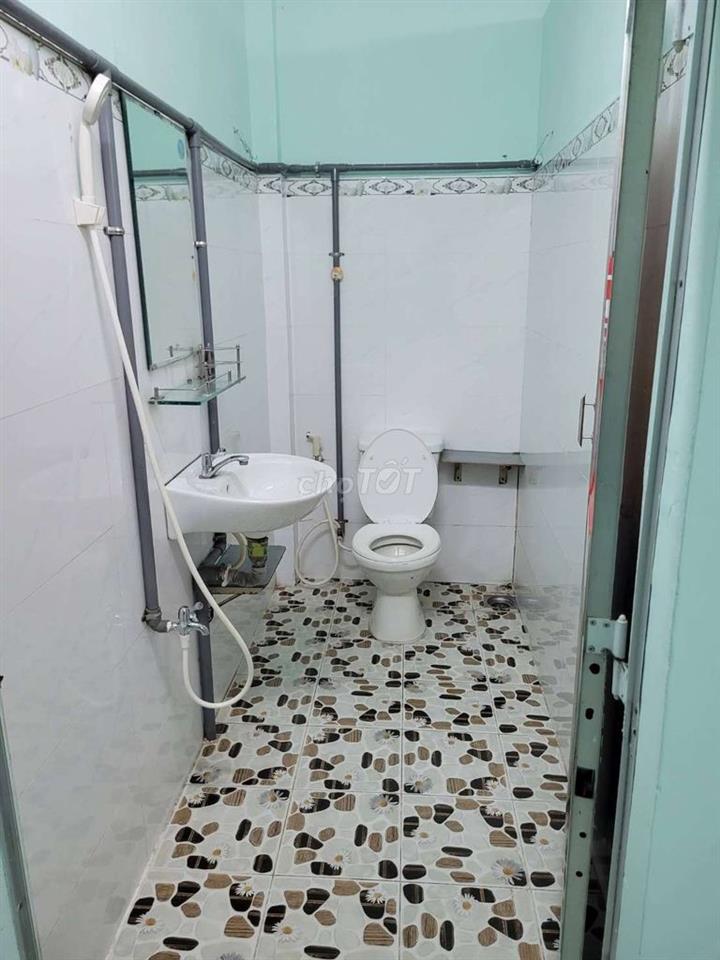 nhà mặt tiền đường xe tải 