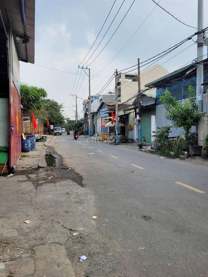 nhà mặt tiền đường xe tải 