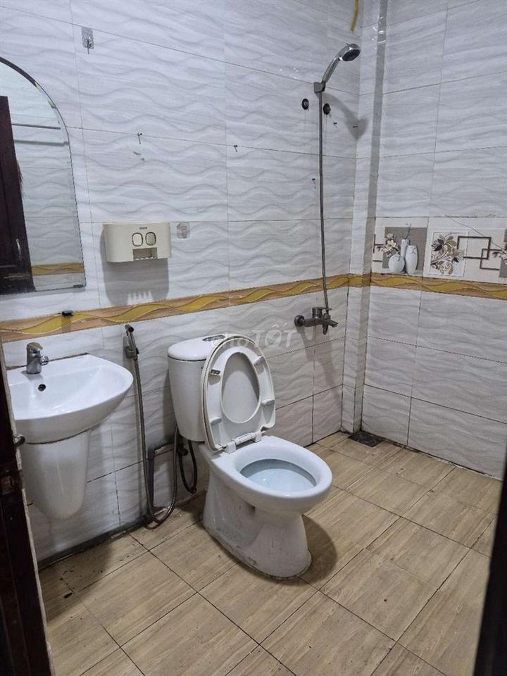nhà mặt tiền đường xe tải mua bán 