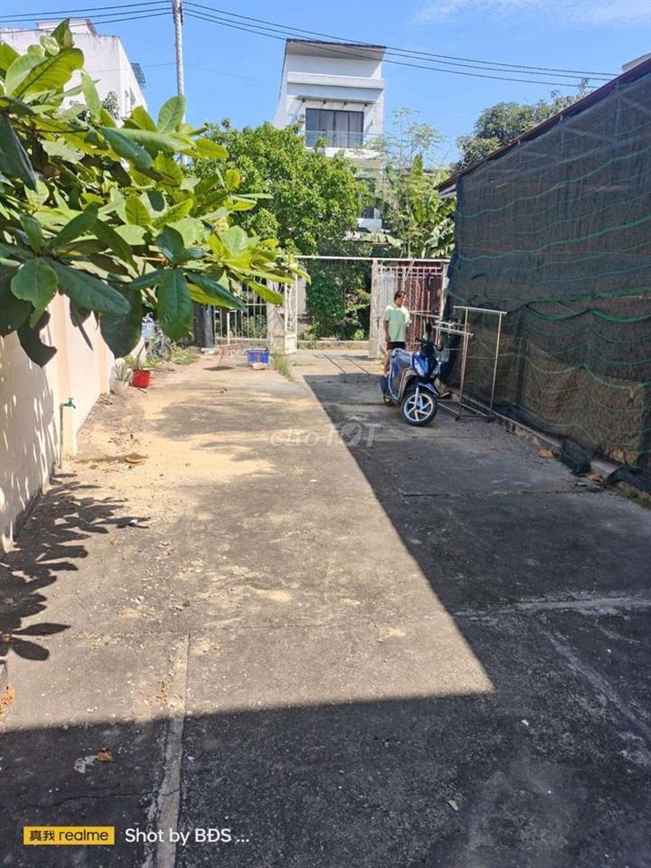 sân đậu 3 xe hơi 