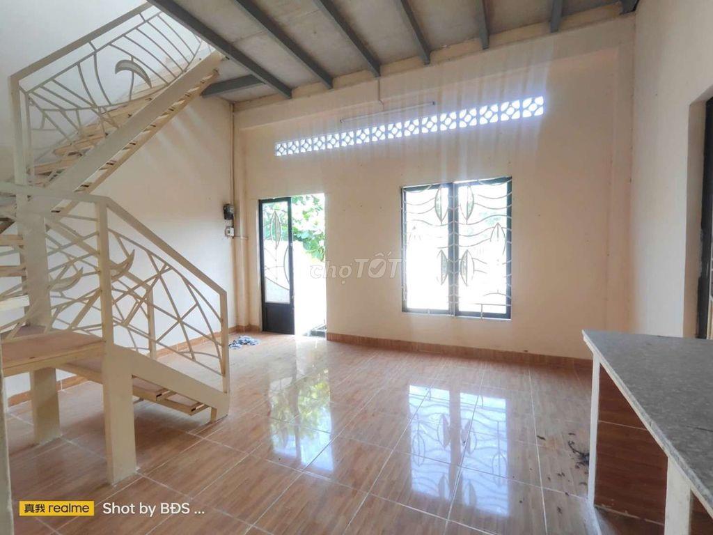sân đậu 3 xe hơi 