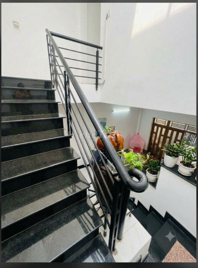 Nhà cần bán ở KDC Long Sơn mặt tiền 7M. 