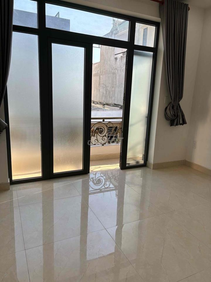 CHDV có ban công thoáng mát ở cạnh Chug cư 4s Linh Đông