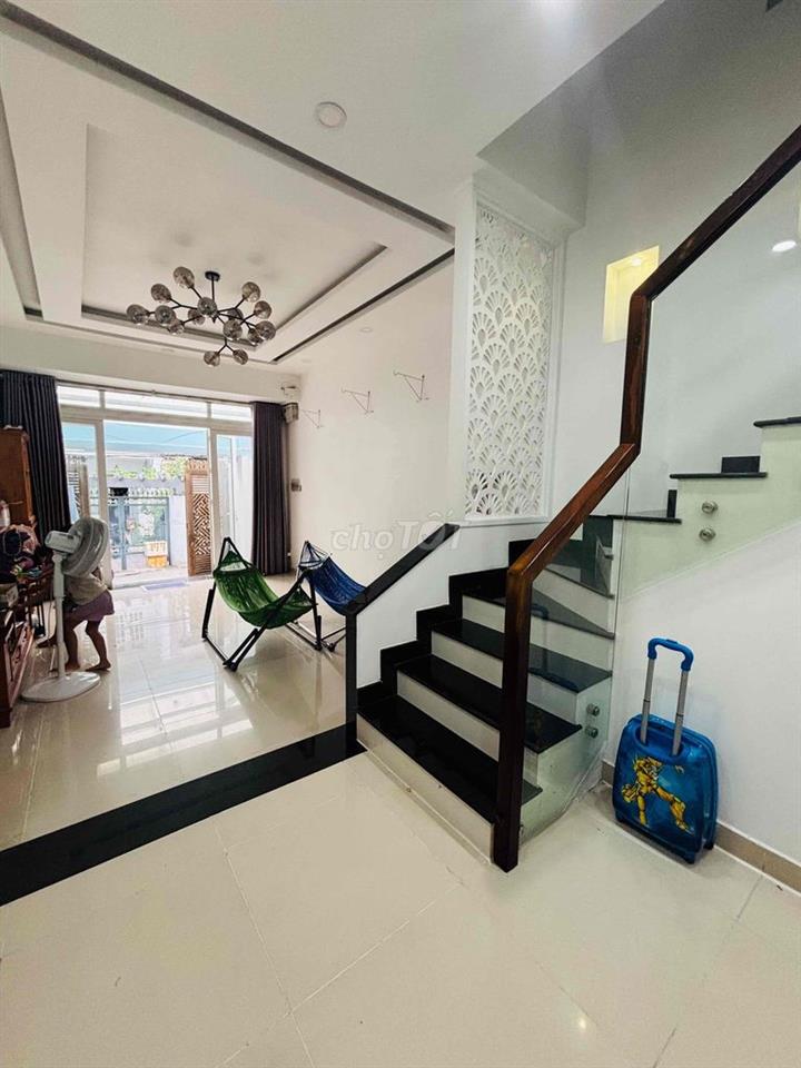 nhà cho thuê nguyên căn ngay chợ Hiệp Bình - sẵn nội thất cao cấp