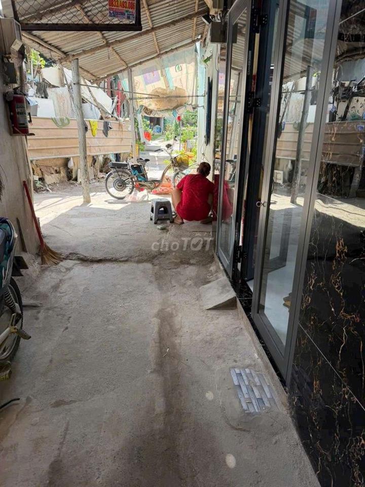 NHÀ NHỎ .ĐƯỜNG TO