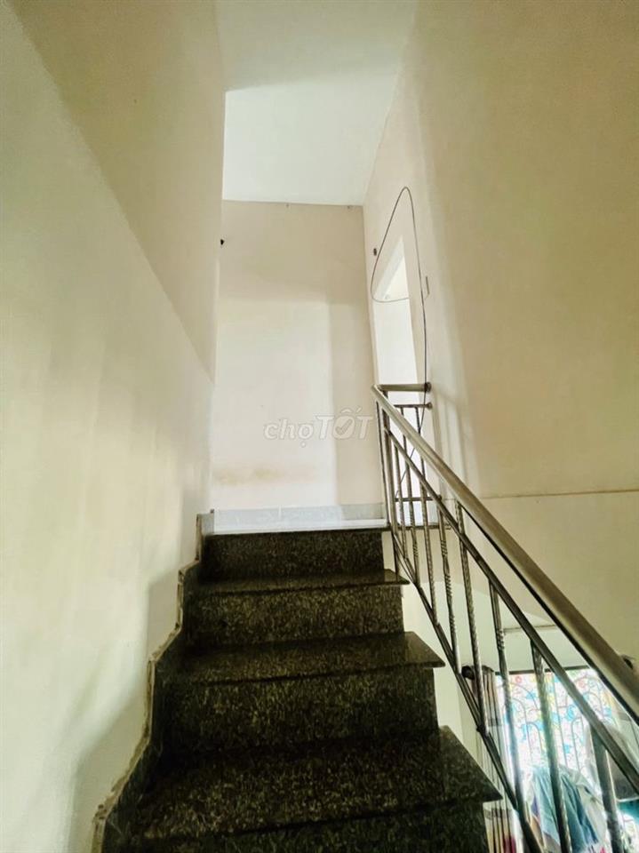 Nhà đang ở cần bán