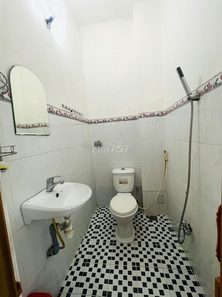 Nhà đang ở cần bán