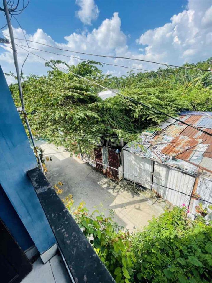 Nhà 2 mặt tiền hẻm xe hơi thông thoáng yên tĩnh