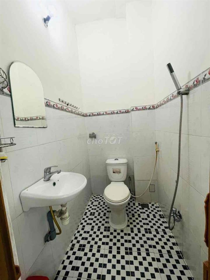 Nhà 2 mặt tiền hẻm xe hơi thông thoáng yên tĩnh