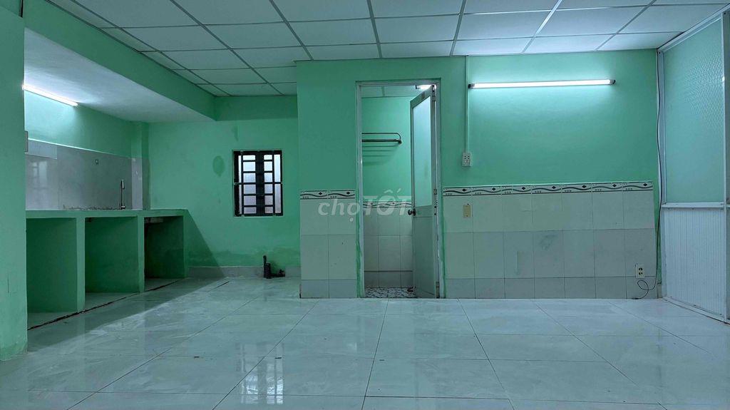 CHO THUÊ NHÀ NGUYÊN CĂN 112 m2, GẦN CHỢ HIỆP BÌNH - XE HƠI VÀO TẬN NHÀ