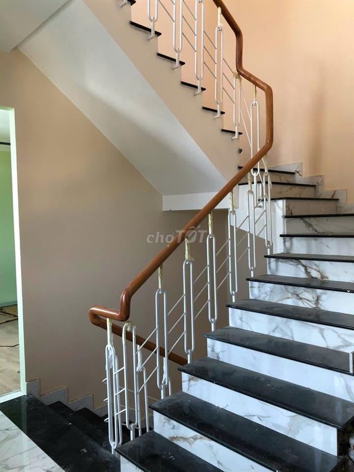 CẦN BÁN NHÀ MỚI XÂY