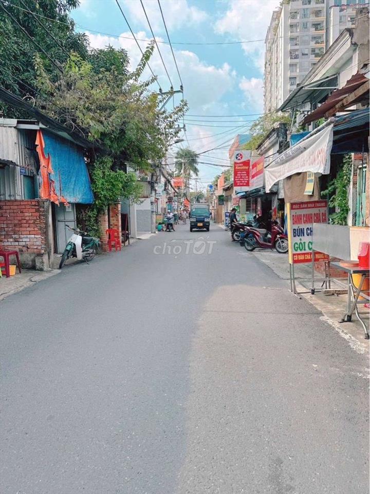 BÁN NHÀ NGAY CHỢ HIỆP BÌNH 3 TẦNG FULL NỘI THẤT 60M2 GIÁ 5.5 TỶ (TL)