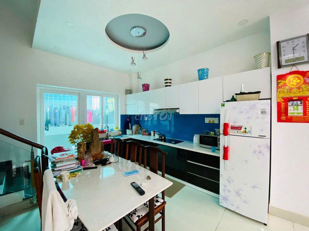 Bán gấp nhà Mega village 75m2,đầy đủ nội thất, sổ hồng, bảo vệ, hồ bơi