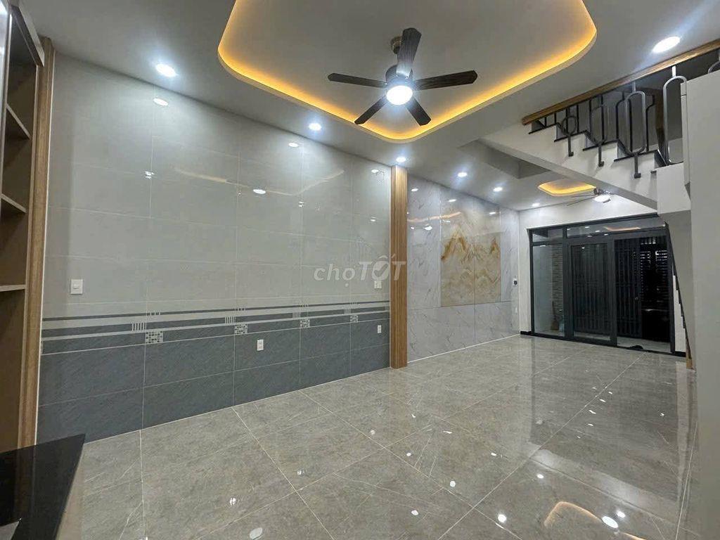 Nhà đẹp giá ngộp ngay chợ Long Trường, khu Đông Tăng Long