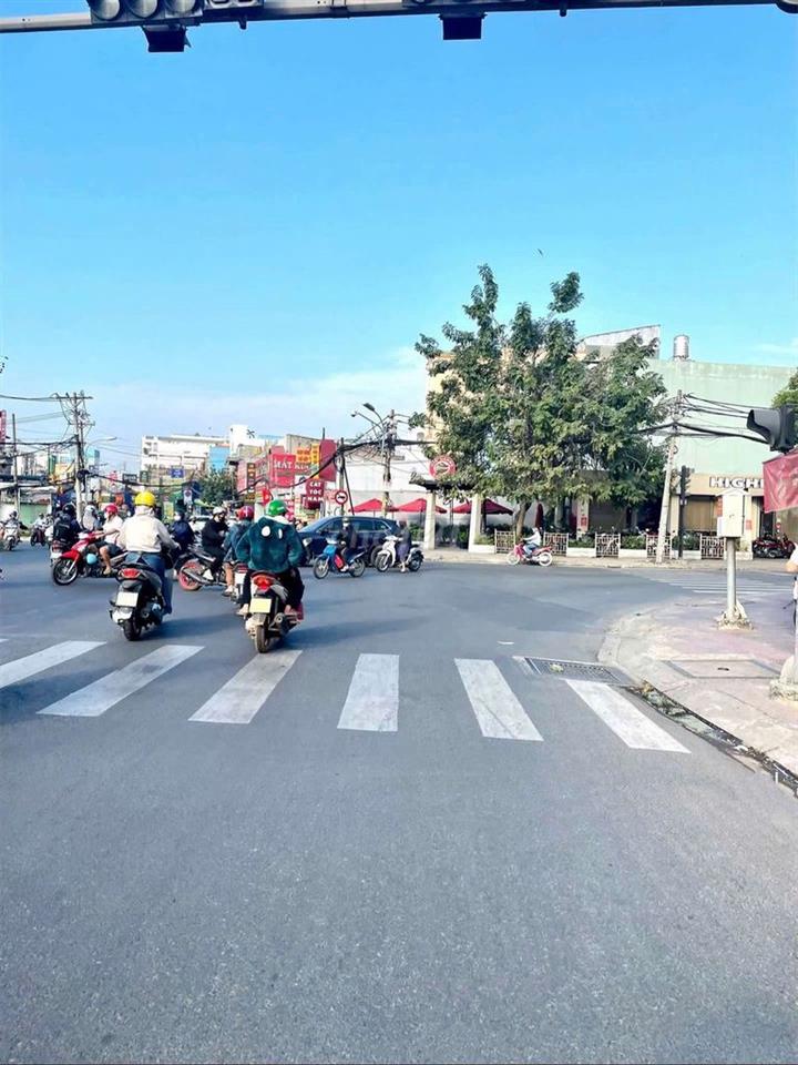 bán gấp nhà 3 tầng ngay phố ẩm thực mang thiện