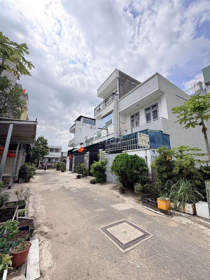 Gần Chợ Long Trường - 54m2 (4.5x12) - Chỉ 3.45 tỷ - Đường 7m thông.