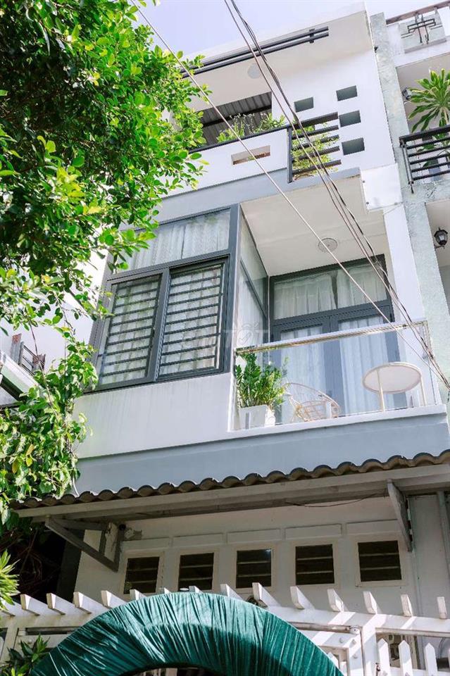 Nhà đẹp ngay gần chợ Tam Bình: 3PN + 4WC + phòng thờ + Sân thượng