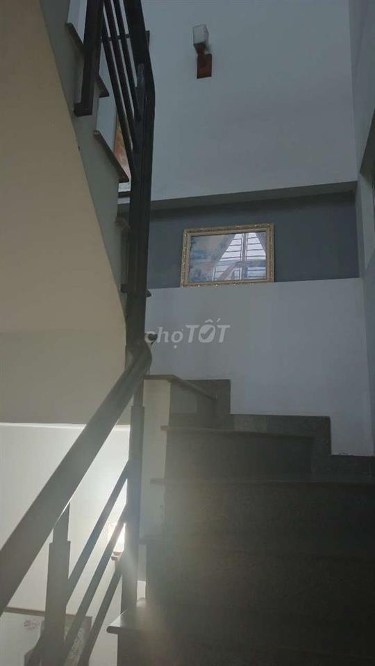 Nhà đẹp ngay gần chợ Tam Bình: 3PN + 4WC + phòng thờ + Sân thượng