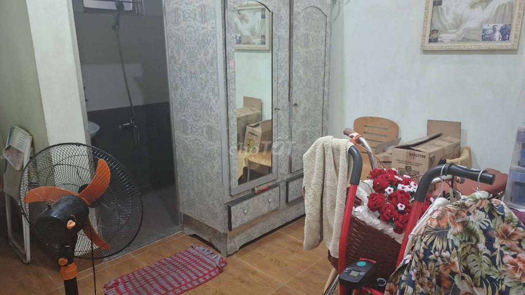 Nhà đẹp ngay gần chợ Tam Bình: 3PN + 4WC + phòng thờ + Sân thượng