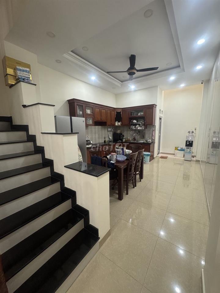 bán nhà cách quốc lộ 13 chỉ 100m, thủ đức cũ