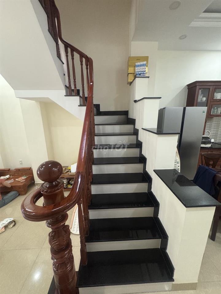 bán nhà cách quốc lộ 13 chỉ 100m, thủ đức cũ