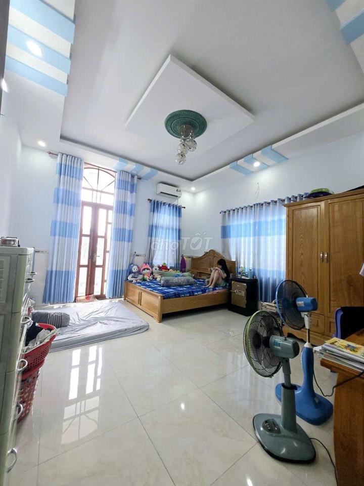 bán nhà mặt tiền 