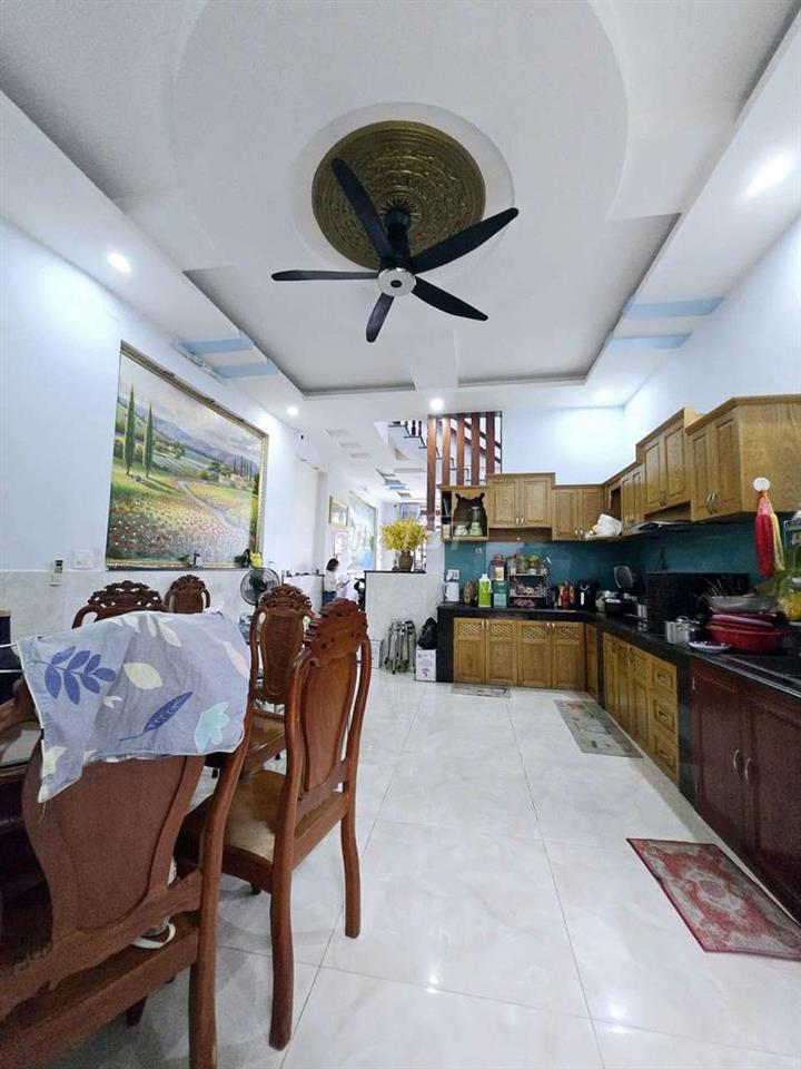 bán nhà mặt tiền 