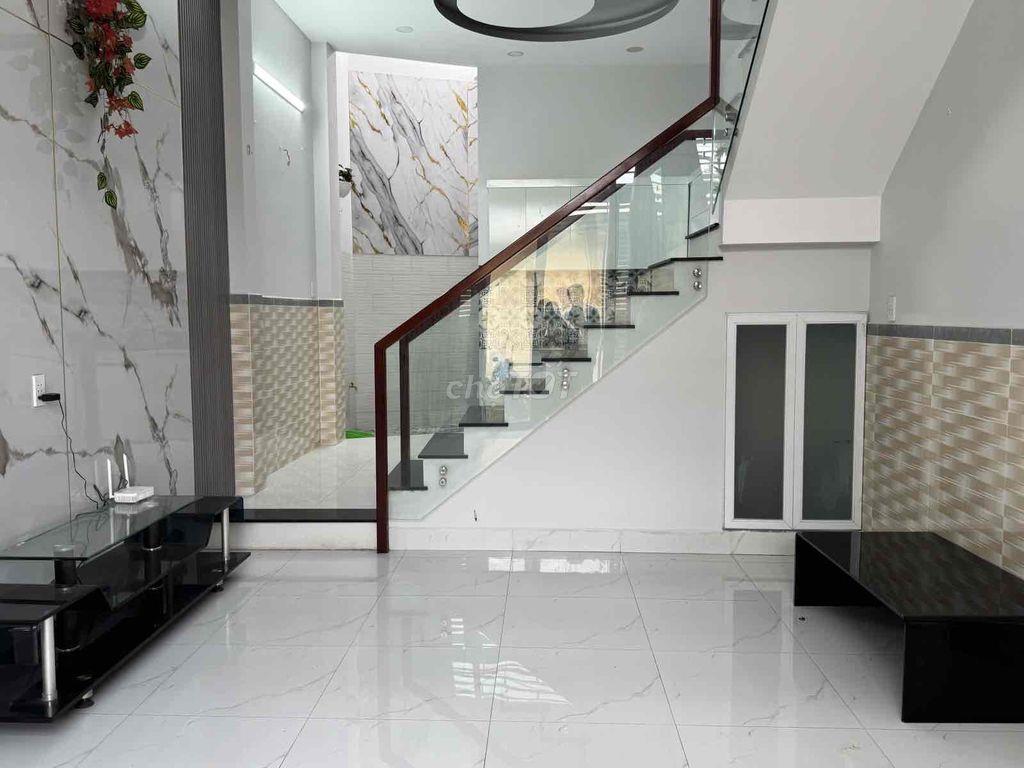 Nhà 2 tầng Tân Lập 1 Thủ Đức, 42m2 ngang 4.6m, 2PN, đường ô tô