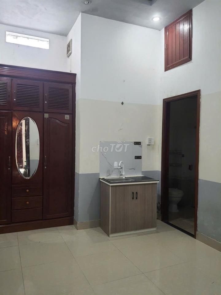  CHDV 20M2(CÓ CỬA SỔ THOÁNG MÁT) NGAY DH NGÂN HÀNG, HOÀNG DIỆU 2