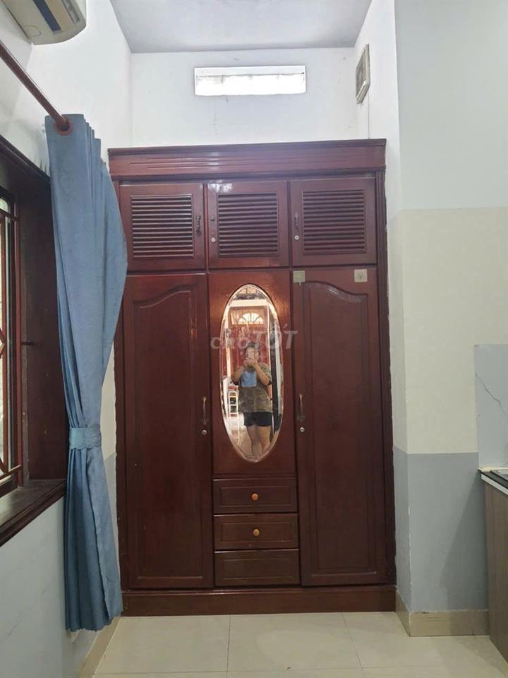  CHDV 20M2(CÓ CỬA SỔ THOÁNG MÁT) NGAY DH NGÂN HÀNG, HOÀNG DIỆU 2