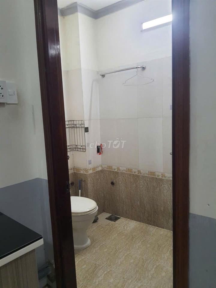  CHDV 20M2(CÓ CỬA SỔ THOÁNG MÁT) NGAY DH NGÂN HÀNG, HOÀNG DIỆU 2